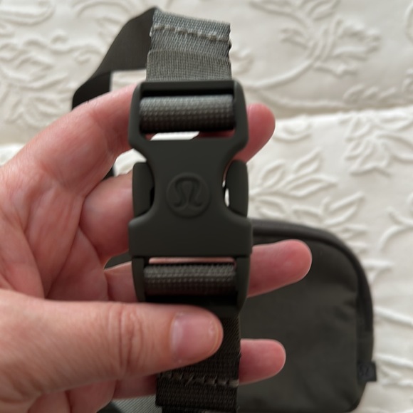 Lululemon belt bag NWOT - Picture 6 of 8
